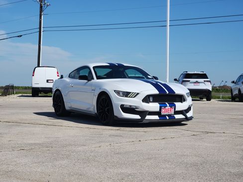 Used 2016 Ford Mustang Shelby GT350 w/ Technology Package RWD image 3