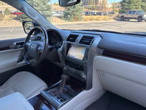 Used 2019 Lexus GX 460 Premium w/ Premium Package AWD/4WD image 17