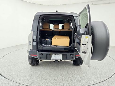 New 2026 Land Rover Defender 110 X-Dynamic SE image 19