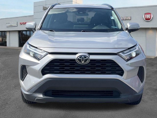 Used 2022 Toyota RAV4 XLE FWD image 2