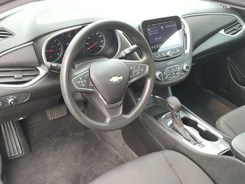 Used 2024 Chevrolet Malibu LT FWD image 2