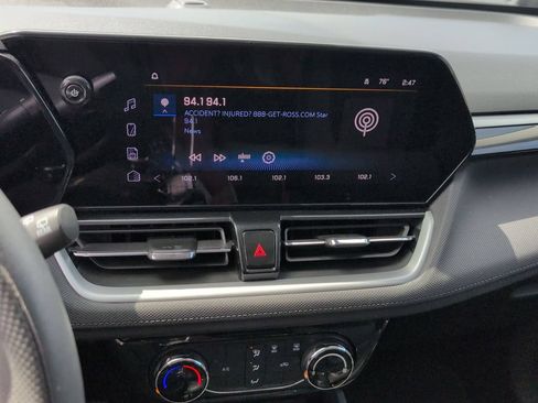 Used 2025 Chevrolet TrailBlazer LT AWD/4WD image 19
