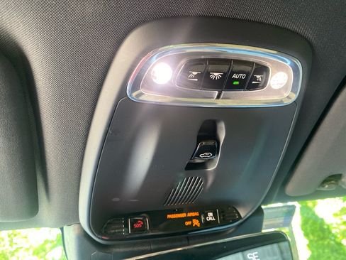 Used 2019 Volvo XC60 T6 Momentum w/ Premium Package AWD/4WD image 17