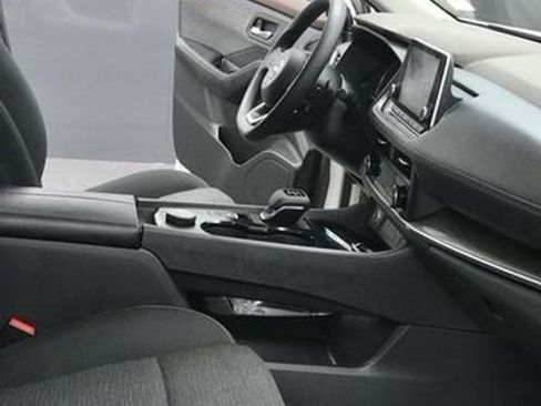 Used 2023 Nissan Rogue SV AWD/4WD image 9