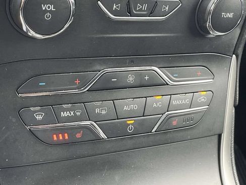 Used 2019 Ford Edge SEL w/ Equipment Group 201A AWD/4WD image 23