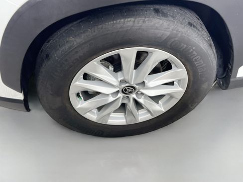 Used 2023 Toyota Corolla Cross LE AWD/4WD image 14