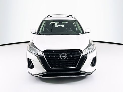 Used 2024 Nissan Kicks SV w/ Exterior Package image 2