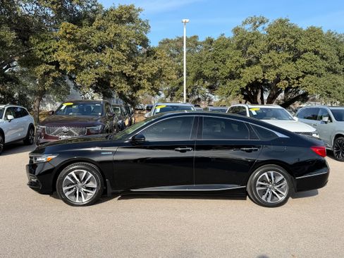 Used 2020 Honda Accord Touring image 3