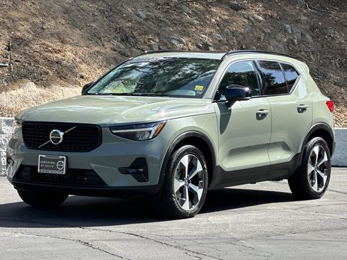 Certified 2023 Volvo XC40 B4 Ultimate FWD image 9