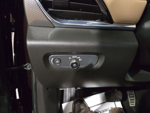 Used 2023 Chevrolet Traverse Premier image 18