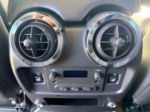 Used 2005 HUMMER H2 w/ Preferred Equipment Group image 30