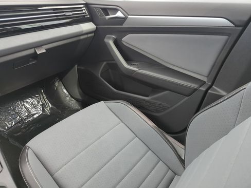 New 2026 Volkswagen Jetta SE FWD image 23