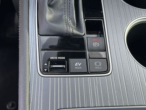 Used 2025 Toyota Sienna XLE FWD image 21