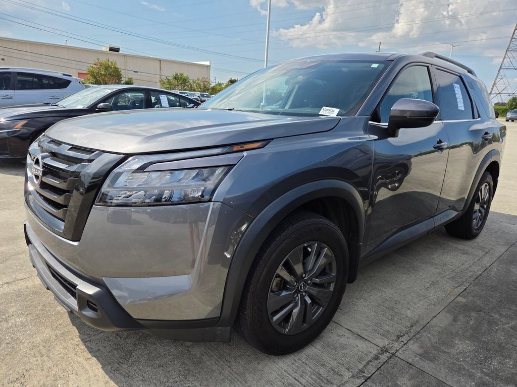 Used 2024 Nissan Pathfinder SV w/ Lighting Package (N92) FWD image 1