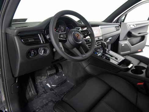 Certified 2026 Porsche Macan AWD/4WD image 14