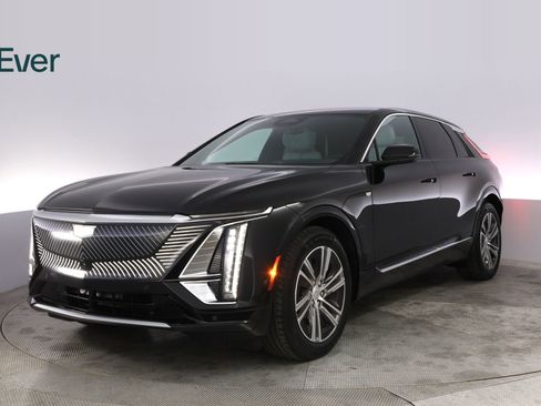 Used 2024 Cadillac Lyriq Luxury AWD/4WD image 2