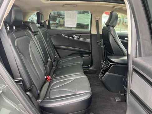 Used 2022 Lincoln Nautilus Reserve image 19