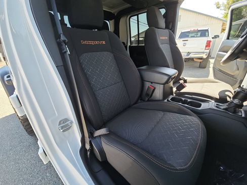 Used 2024 Jeep Gladiator Mojave AWD/4WD image 24