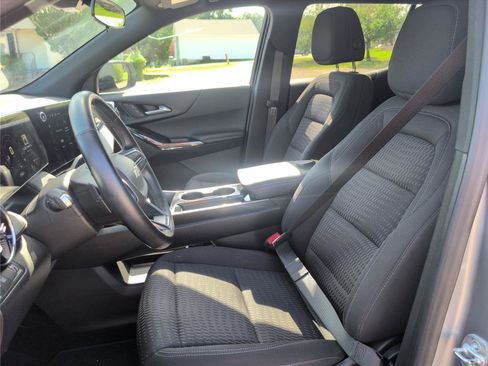 Used 2025 Chevrolet Equinox LT FWD image 16