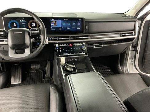 Used 2025 Hyundai Santa Fe SEL FWD image 6