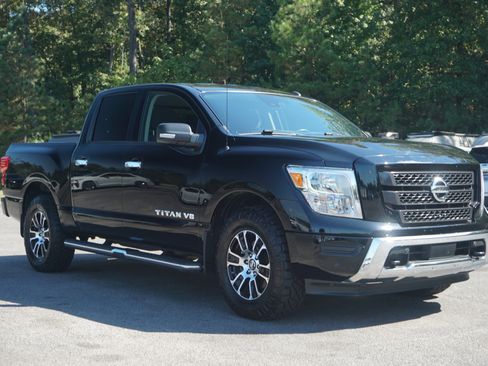 Used 2020 Nissan Titan SV w/ SV Convenience Package image 11