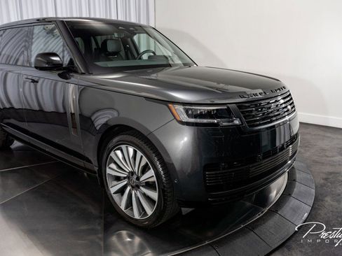 Used 2024 Land Rover Range Rover SV image 2