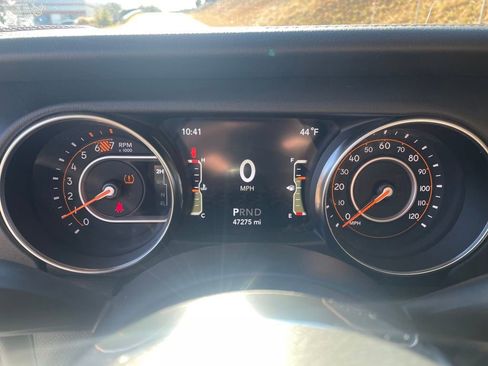 Used 2020 Jeep Wrangler Unlimited Sahara image 14