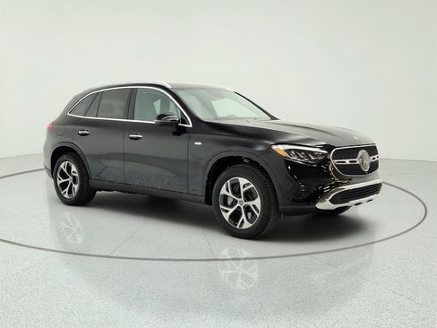 Used 2025 Mercedes-Benz GLC 350e 4MATIC image 3