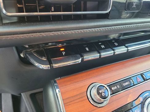 Used 2024 Lincoln Aviator Reserve AWD/4WD image 23
