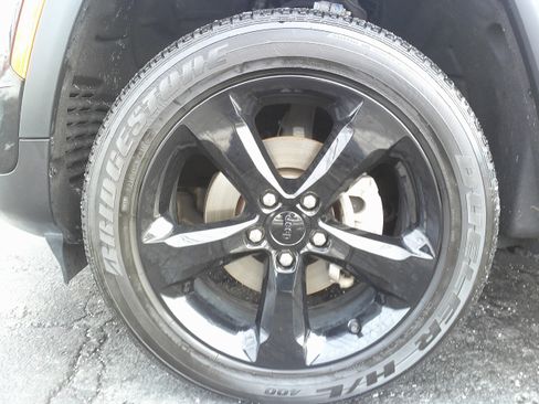 Used 2024 Jeep Grand Cherokee Altitude image 13