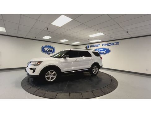 Used 2019 Ford Explorer XLT w/ Equipment Group 201A image 6