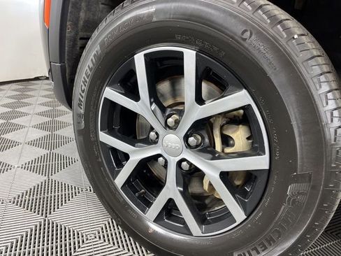 Used 2023 Jeep Grand Cherokee L Limited image 13