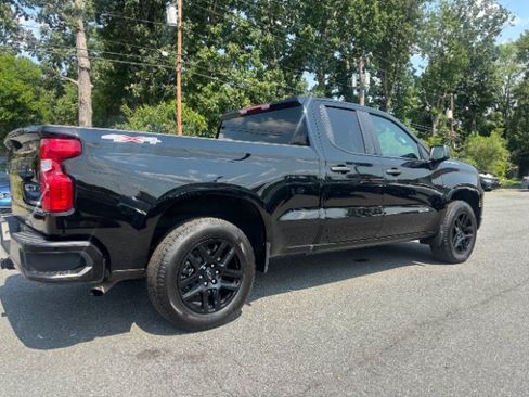 Used 2025 Chevrolet Silverado 1500 Custom w/ LPO, Dark Essentials Package AWD/4WD image 5