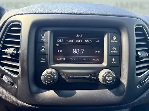 Used 2018 Jeep Compass Latitude w/ Cold Weather Group AWD/4WD image 11