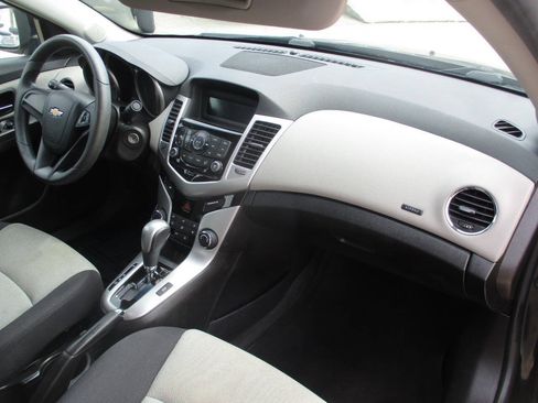 Used 2016 Chevrolet Cruze LS FWD image 32