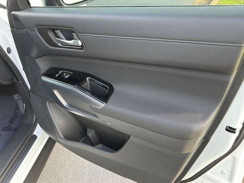 New 2026 Nissan Pathfinder SL w/ SL Premium Package FWD image 14
