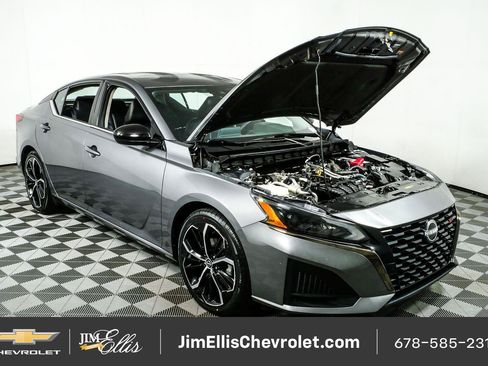 Used 2024 Nissan Altima 2.5 SR FWD image 32