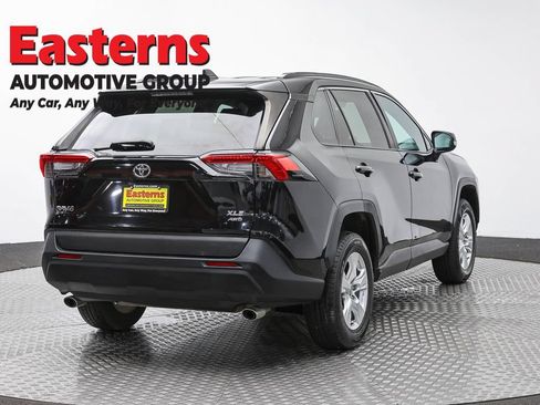 Used 2021 Toyota RAV4 XLE AWD/4WD image 5