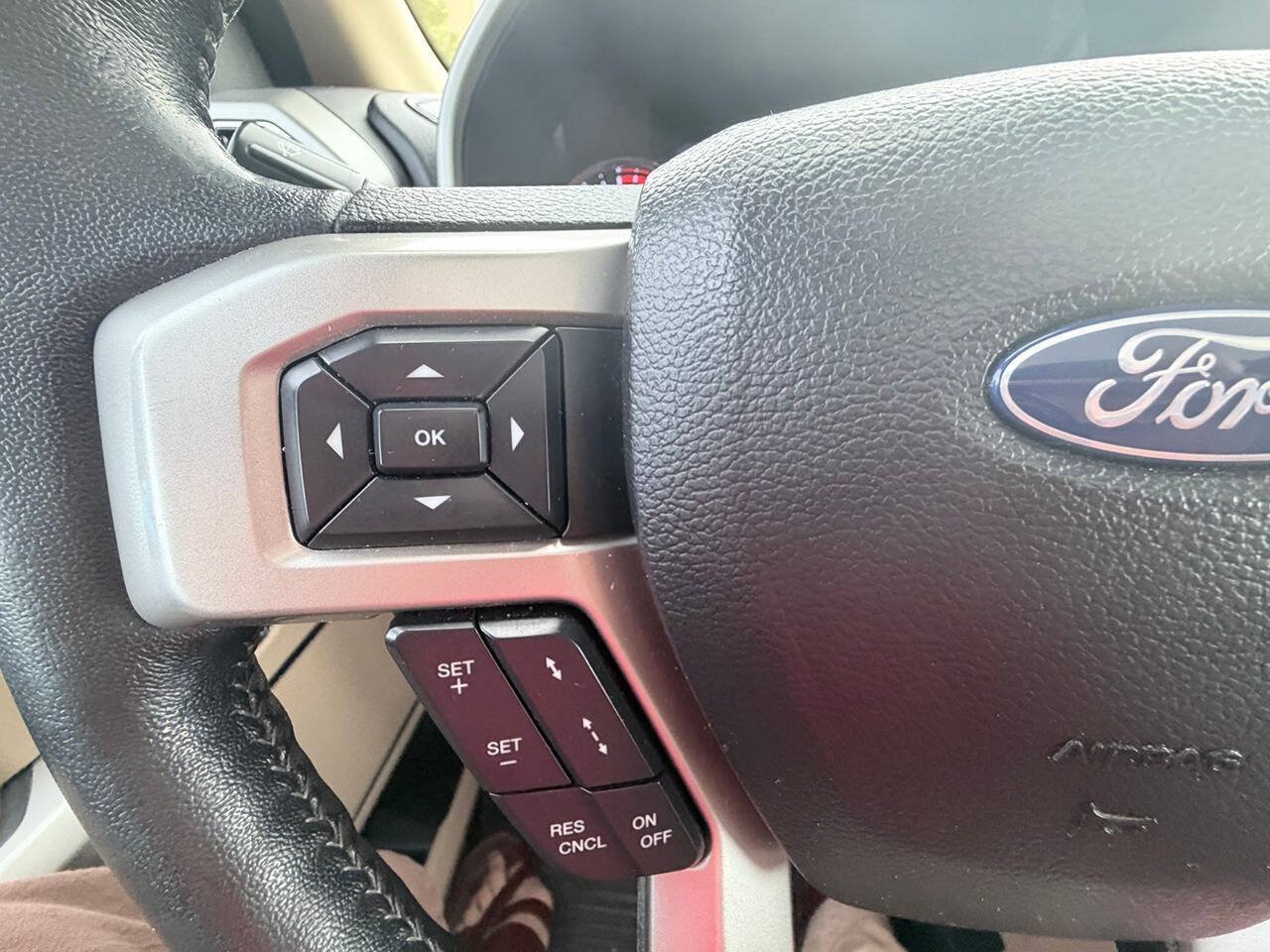 Used 2020 Ford F350 Lariat w/ Lariat Ultimate Package AWD/4WD image 25