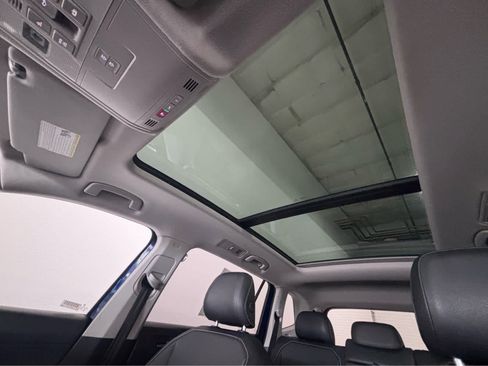 Used 2021 Volkswagen Tiguan SE w/ Panoramic Sunroof Package AWD/4WD image 29