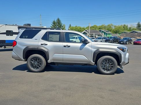 New 2026 Toyota 4Runner SR5 AWD/4WD image 7