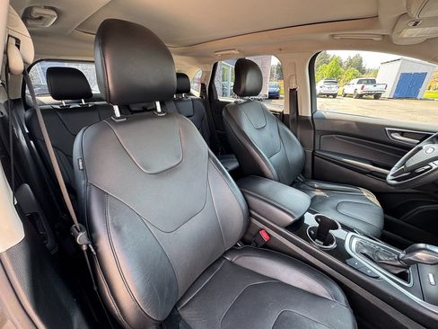 Used 2018 Ford Edge Titanium w/ Equipment Group 302A AWD/4WD image 30