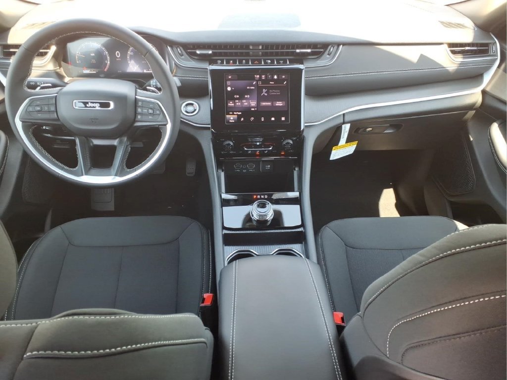 New 2026 Jeep Grand Cherokee Laredo AWD/4WD image 11