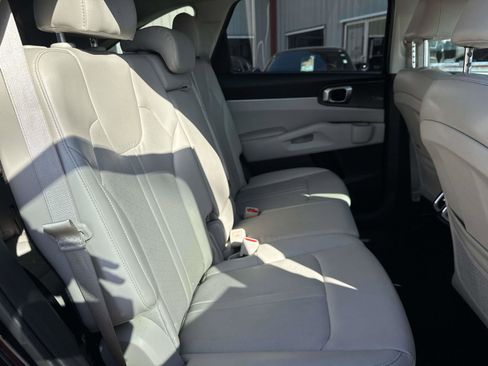 Used 2022 Kia Sorento S image 10