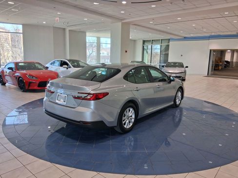 Used 2025 Toyota Camry LE image 5