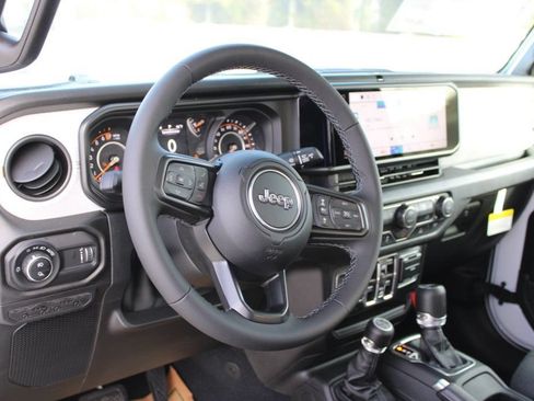 New 2026 Jeep Gladiator Sport AWD/4WD image 11