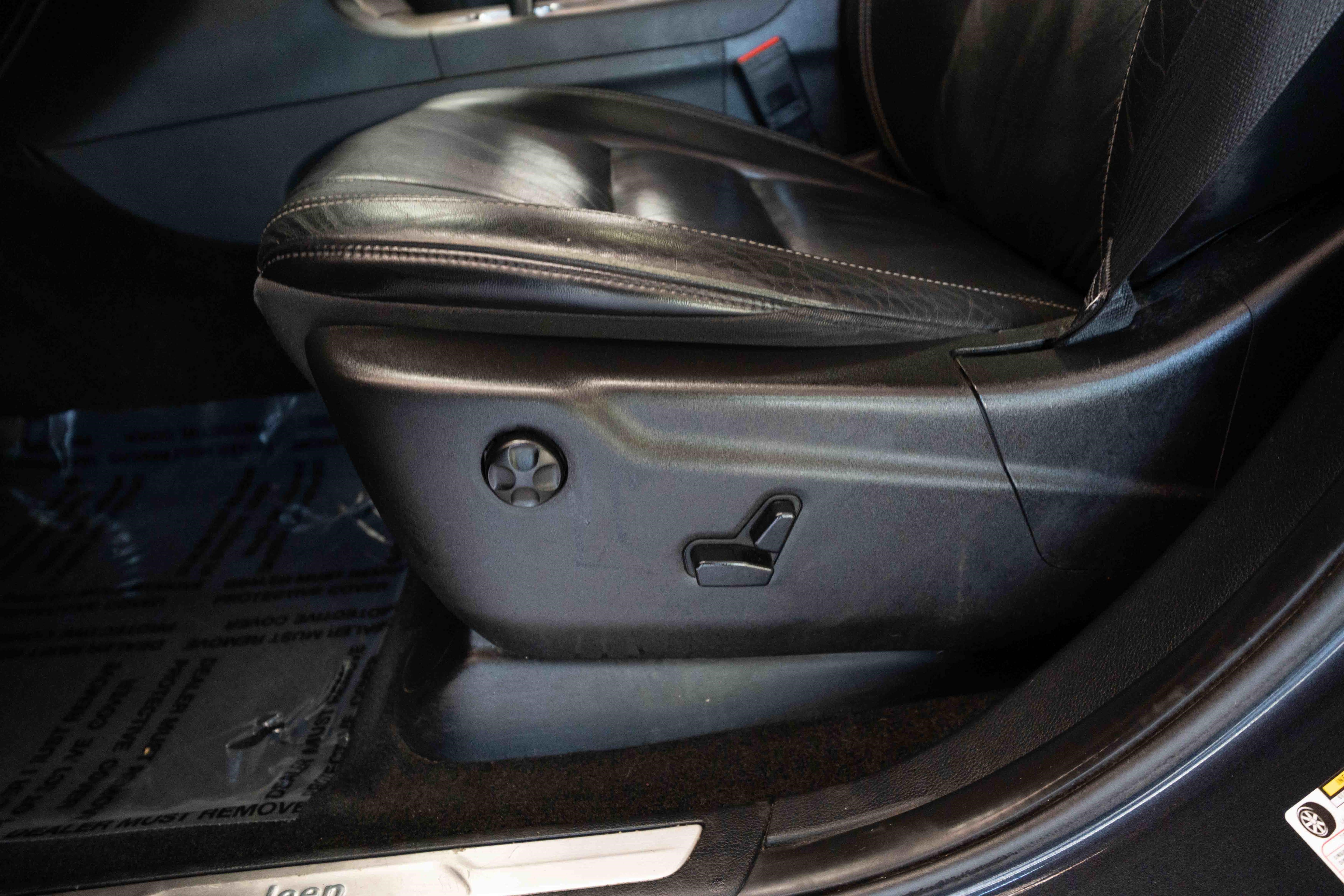 Used 2015 Jeep Grand Cherokee Limited AWD/4WD image 12