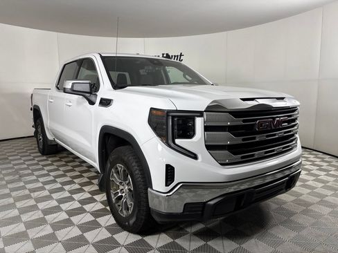 Used 2023 GMC Sierra 1500 SLE AWD/4WD image 3