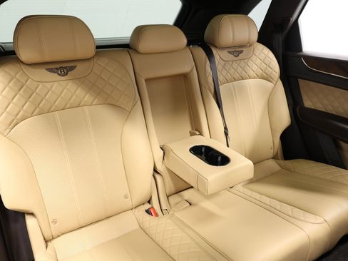 Used 2018 Bentley Bentayga AWD/4WD image 85