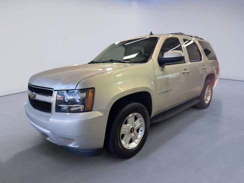 Used 2009 Chevrolet Tahoe LT w/ Convenience Package image 3